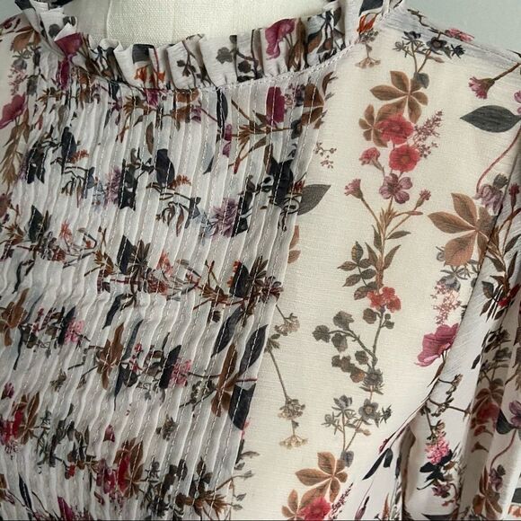 Zara Dainty Floral Bell Sleeve Top - Picture 9 of 11